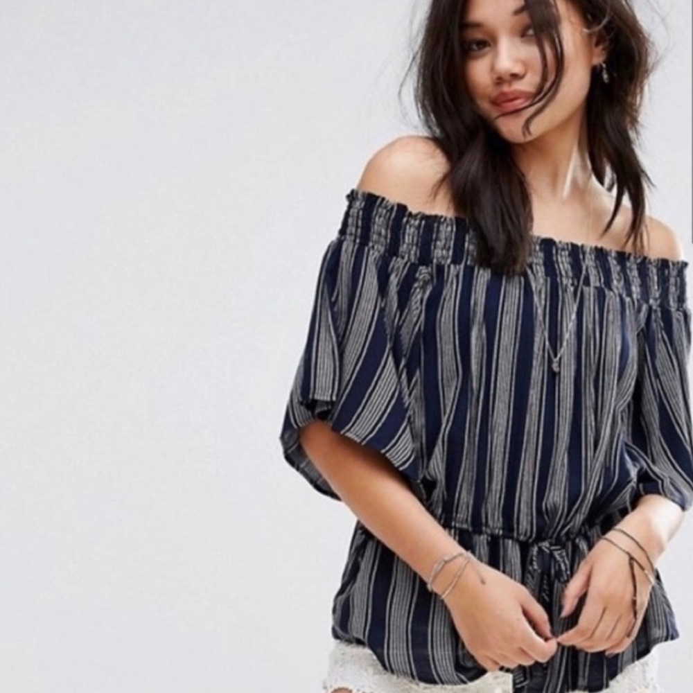 Abercrombie & Fitch Off-Shoulder Blouse